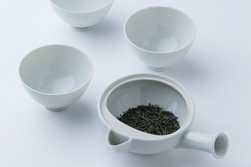 Porcelain teapot - Filters leaves and coaxes out every last drop of tea.