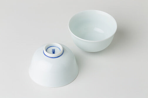 Porcelain teapot - Filters leaves and coaxes out every last drop of tea.